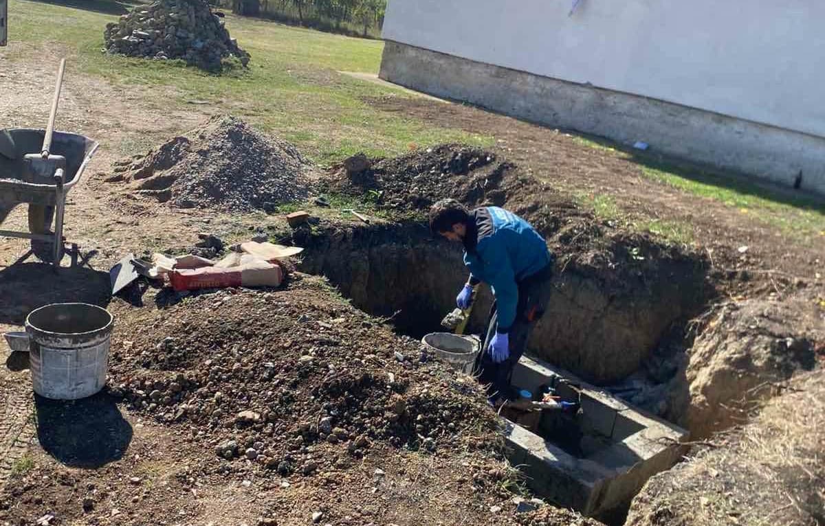 РЈ ВИК – Зидање водоводних шахти у Швабића крају.