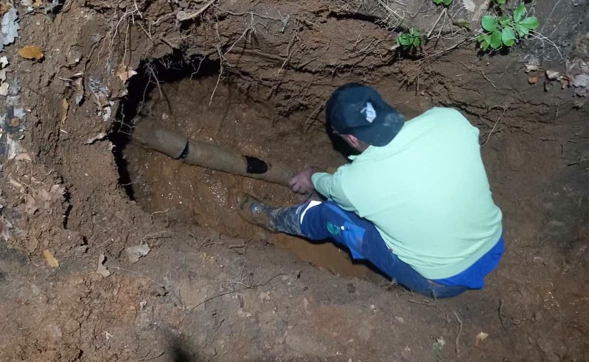 Због квара на водоводној мрежи у насељу Букуља Топ мештани су без снабдевања водом, екипа је и даље на терену и ради на санацији квара.